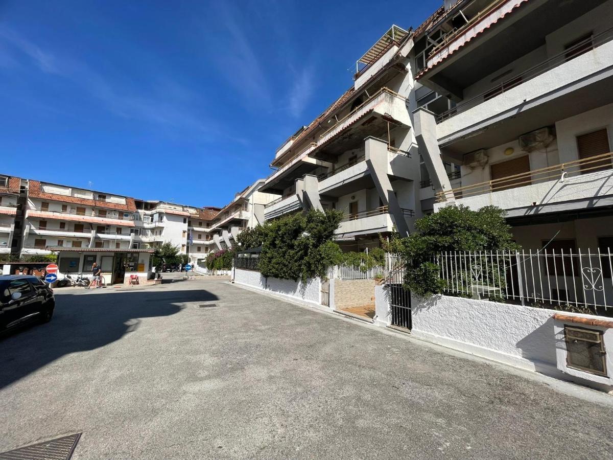Brain Apartment Scalea - Parco Edil Blu Εξωτερικό φωτογραφία
